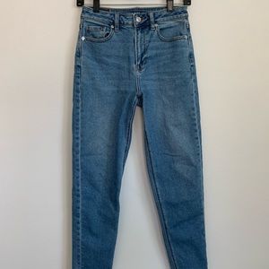 Mom Jeans : Medium Wash